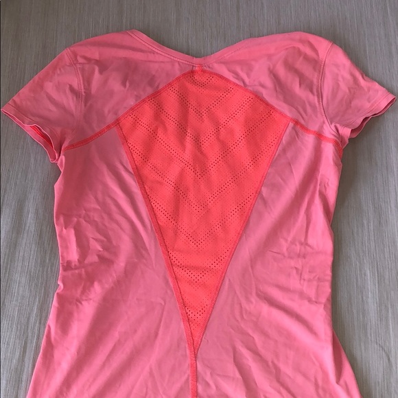 Under Armour Top - Picture 2 of 3